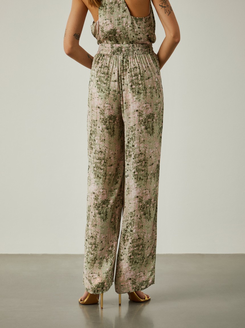 Wide leg pants