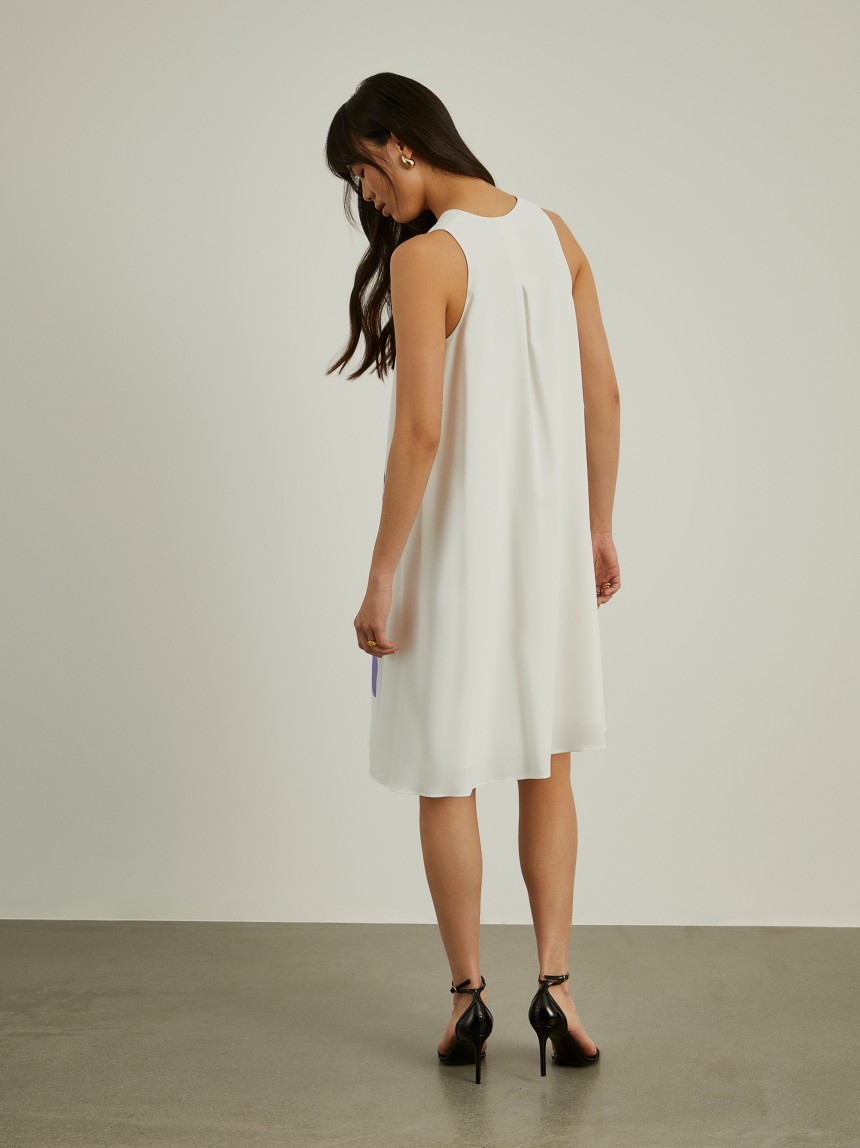 Vestido fluido sem mangas