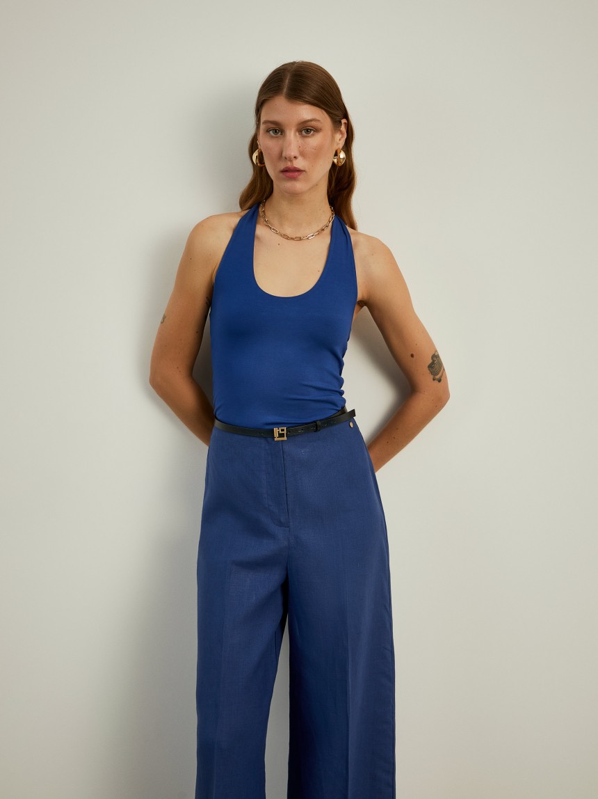 Top de punto con cuello halter
