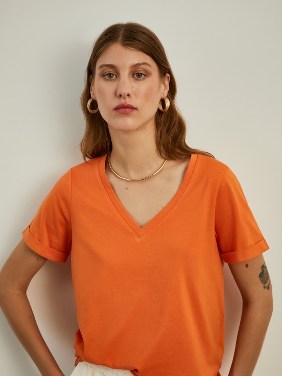 Camiseta con cuello en V