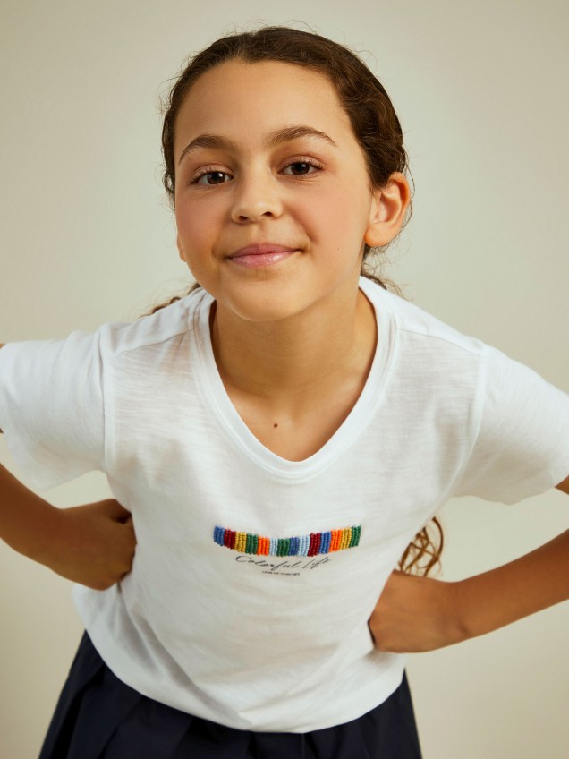 T-shirt com missangas