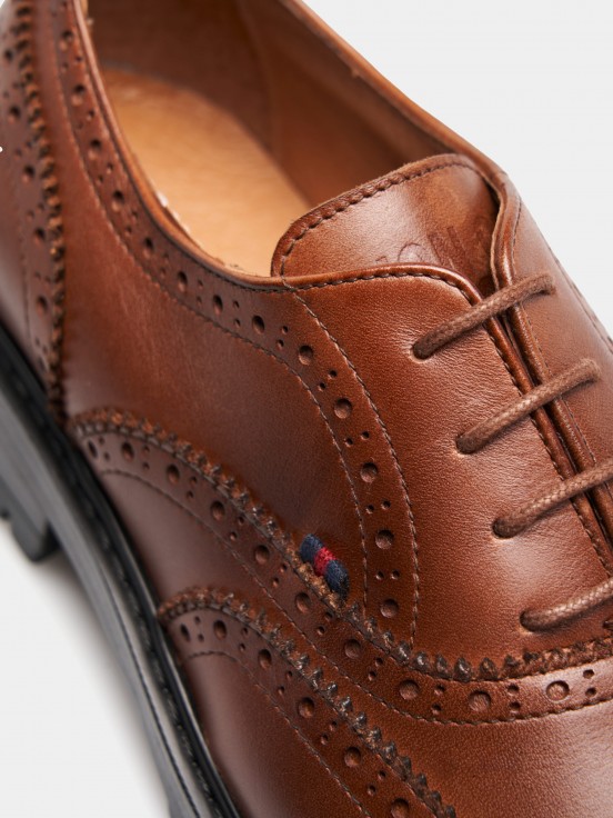 Leather brogue shoes