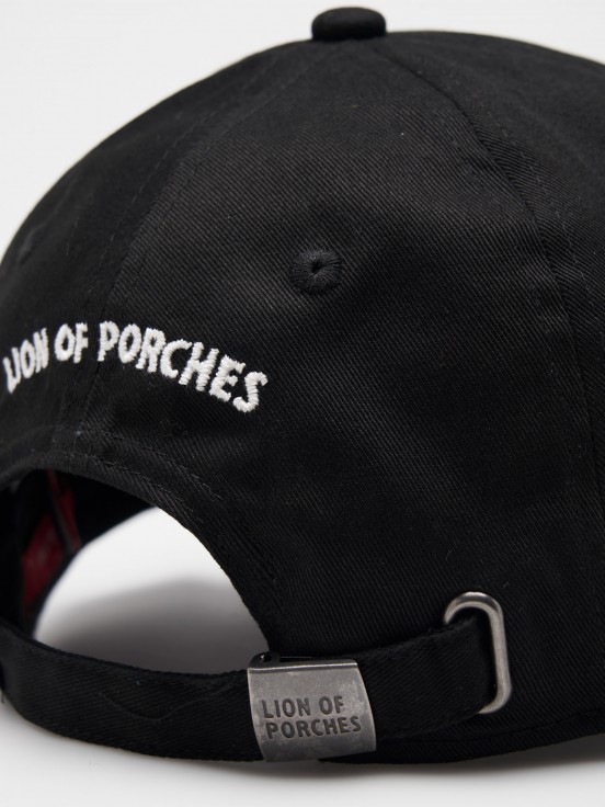 Gorra con visera curva