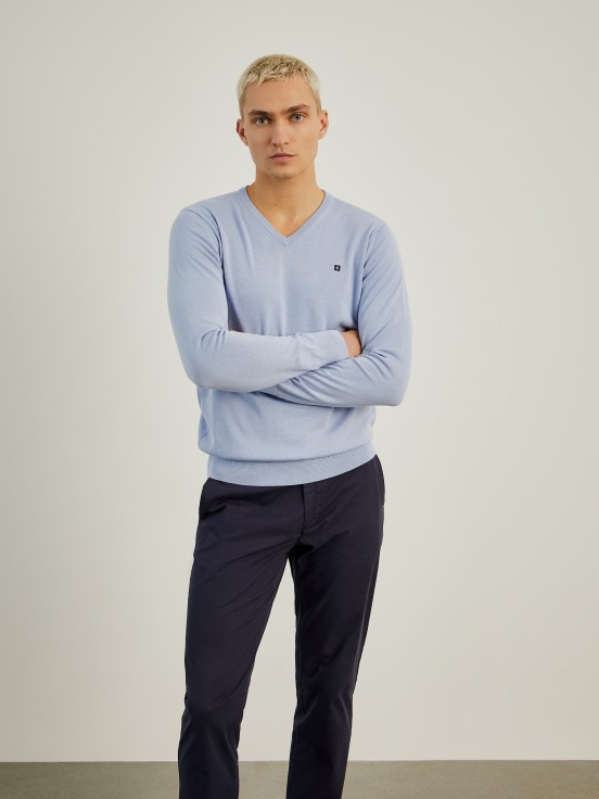 V-neck pullover