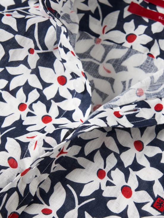 Camisa slim fit de lino con flores
