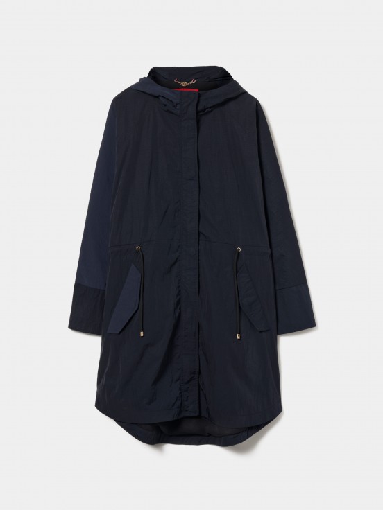 Parka con capucha