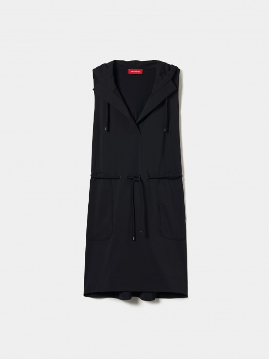 Vestido corto sin mangas