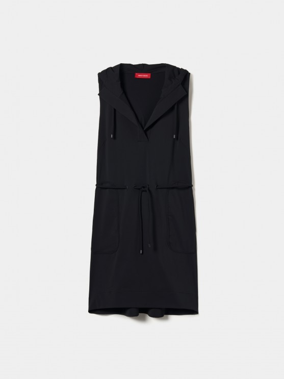 Vestido curto sem mangas