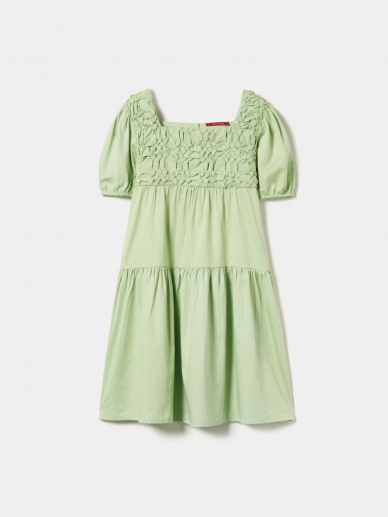 Vestido de manga corta con volantes