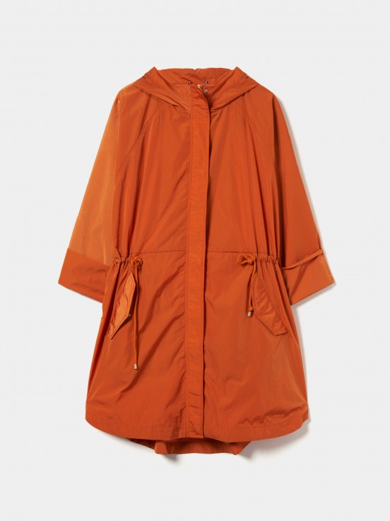 Parka con capucha