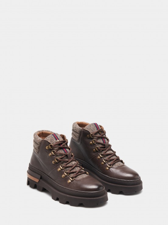 Lace-up mountain boots