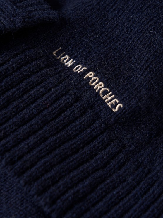 Knitted coat with embroidery