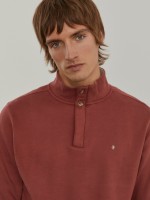 Sweater com bot�es e meio fecho