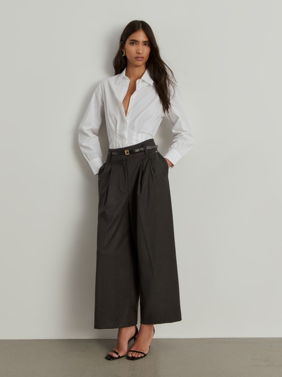 Shirt with pleats at the waist