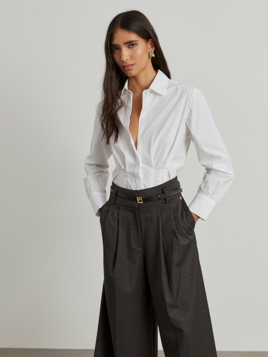 Shirt with pleats at the waist