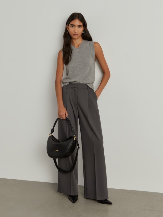 Wide pants with pleats