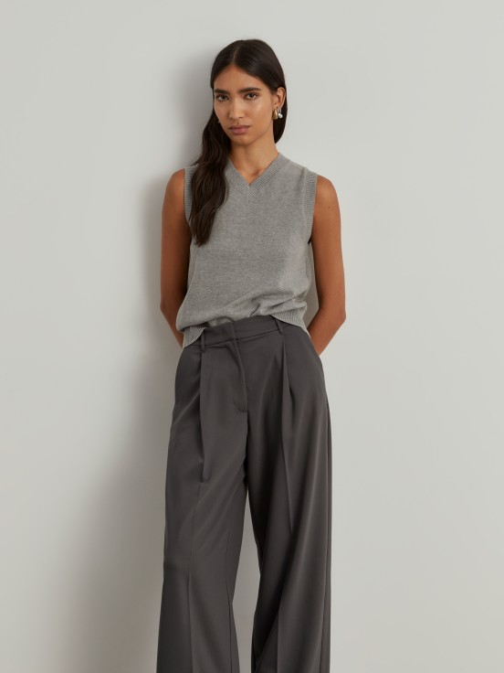 Wide pants with pleats