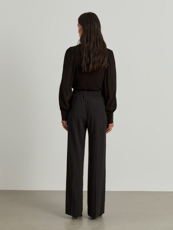 Wide pants with elastic waist