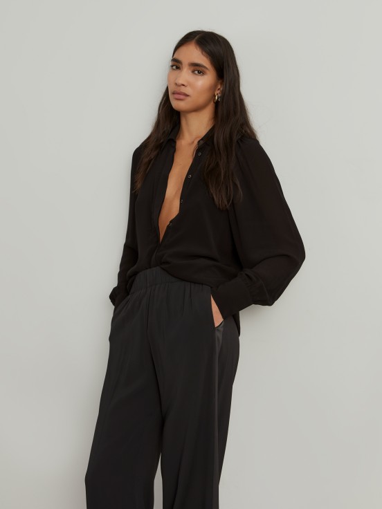 Wide pants with elastic waist