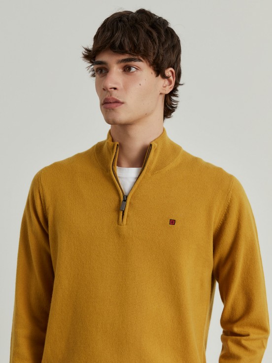 Sweater with zipper