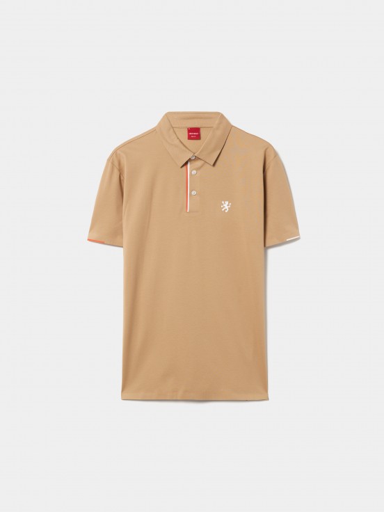 Polo ajustado