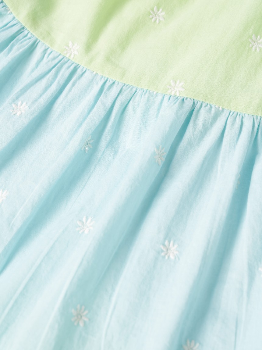 Vestido de al�as com folhos