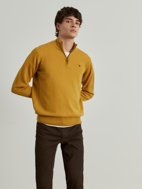 Sweater with zipper