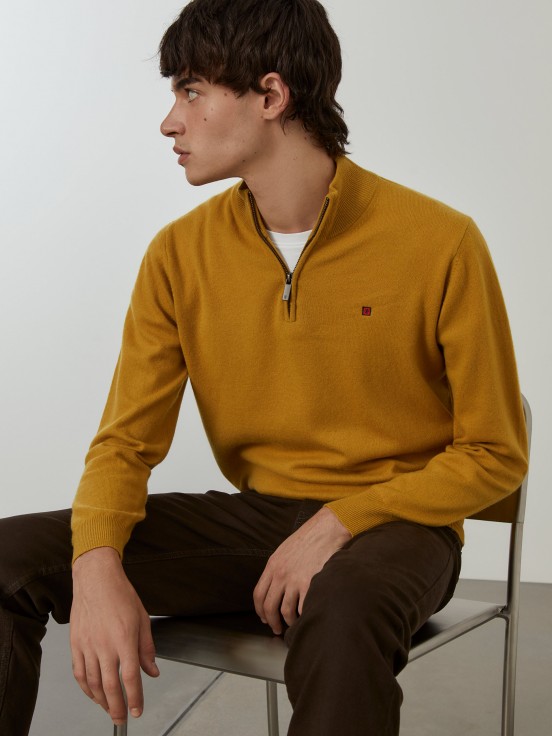 Sweater with zipper