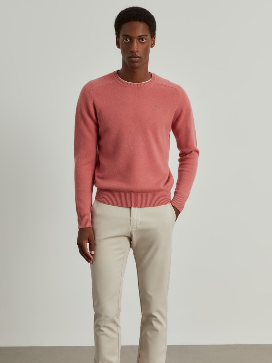 Round neck wool pullover