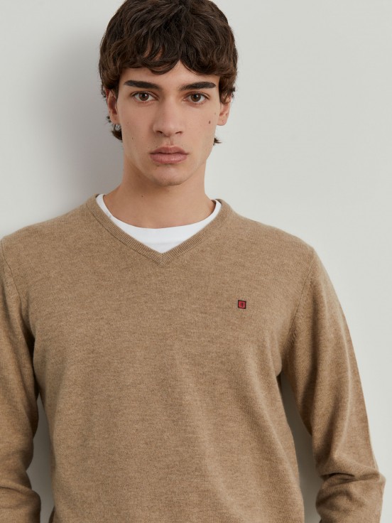 V-neck pullover