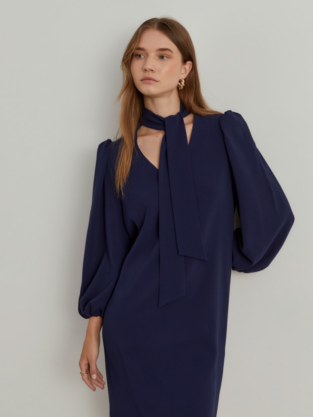 Vestido curto com laçada