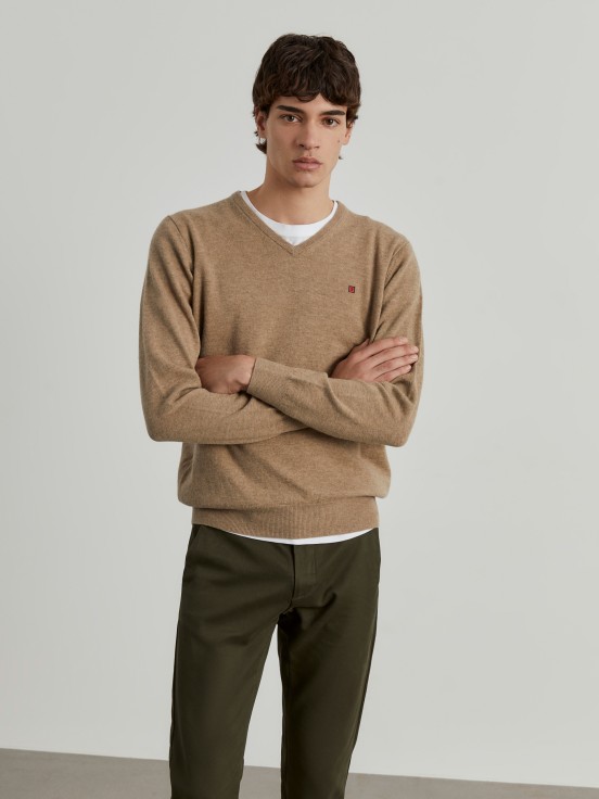 V-neck pullover