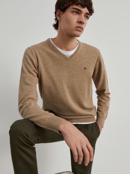 V-neck pullover