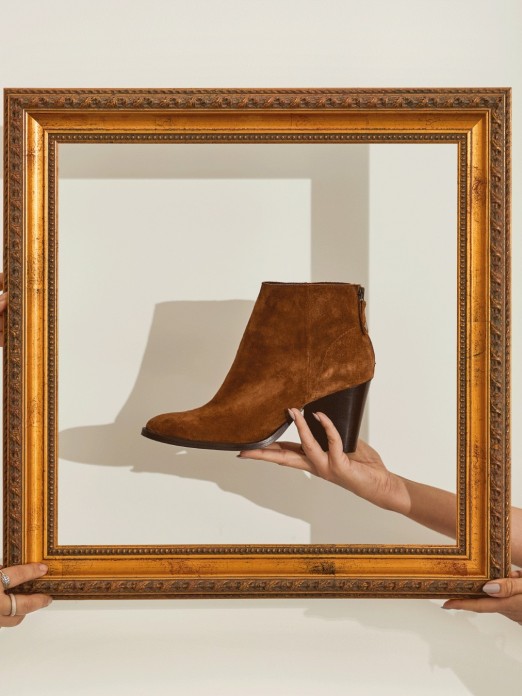 Ankle croute boots with heel