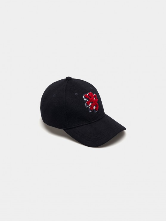 Gorra con ala curva