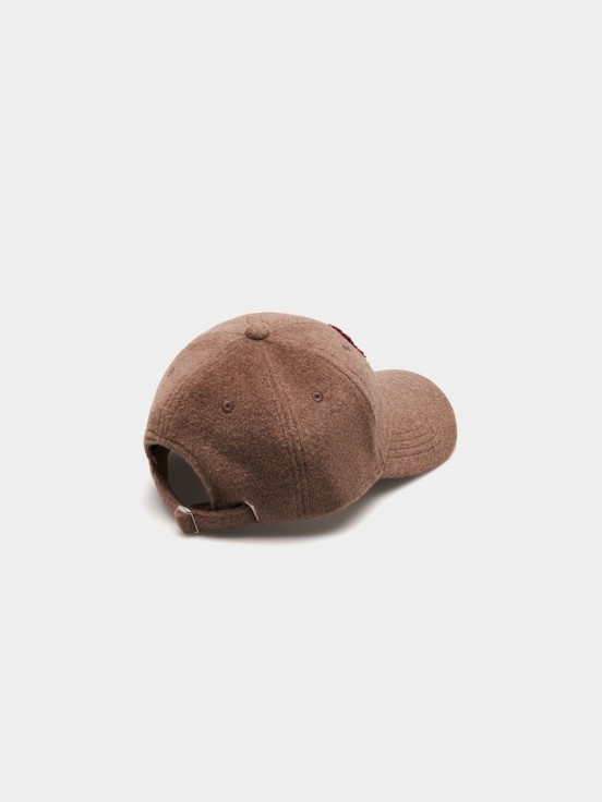 Gorra estilo granja con ala curva