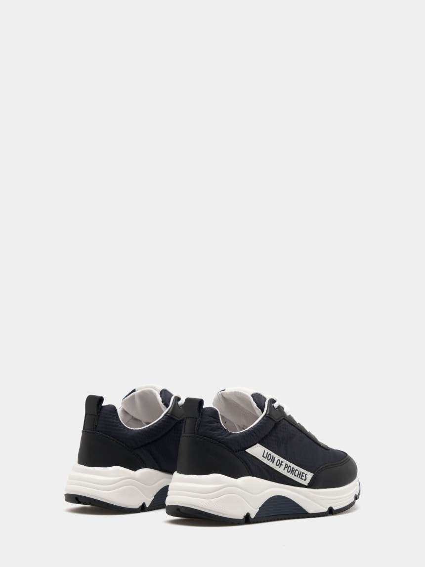 Two-tone matching sneakers