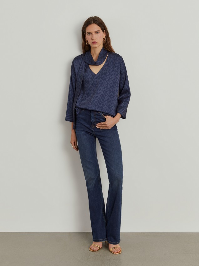 Blusa estampada com laçada