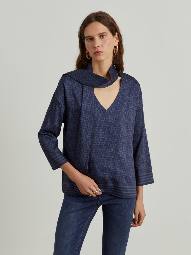Blusa estampada com laçada
