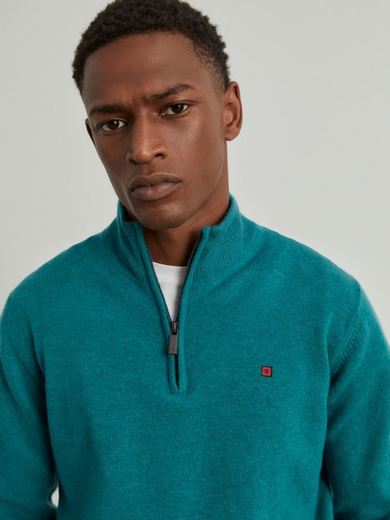 Sweater with zipper