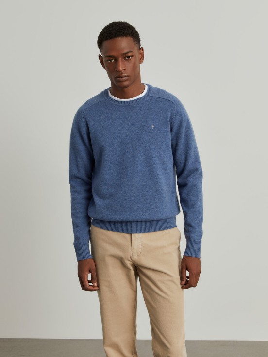 Round neck wool pullover