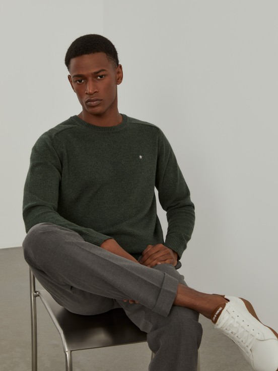 Round neck wool pullover