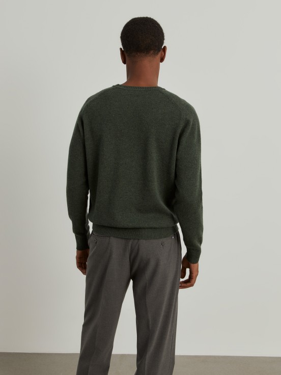 Round neck wool pullover