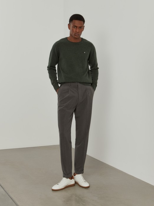 Regular fit pants with pleats