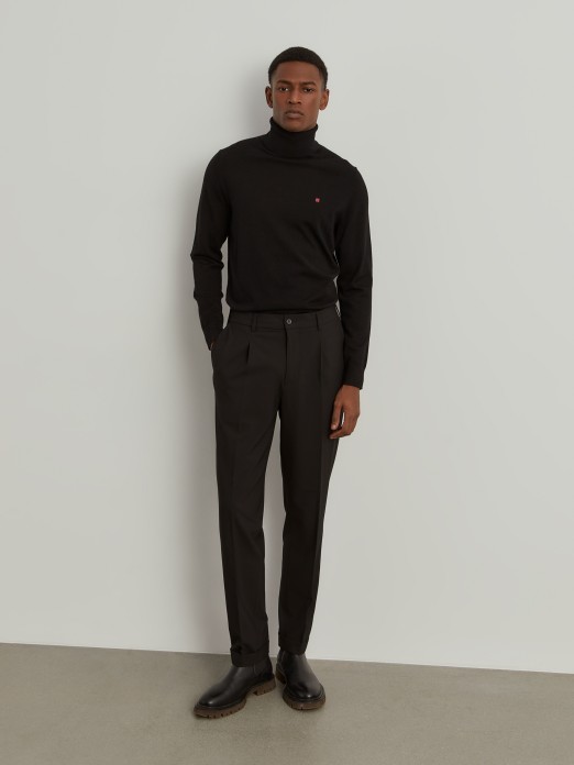 Regular fit pants with pleats