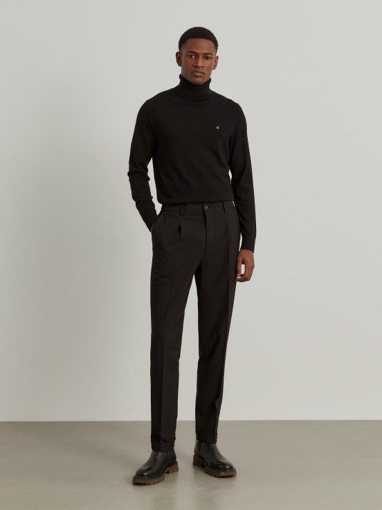 Regular fit pants with pleats