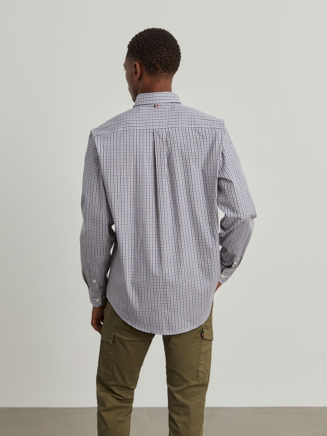 Camisa para homem regular fit de algod�o em cor lisa