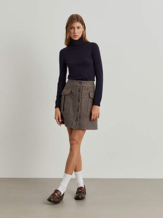 Short skirt with pied poule pattern