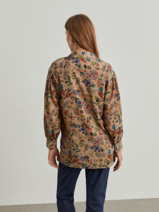 Asymmetric shirt with floral print