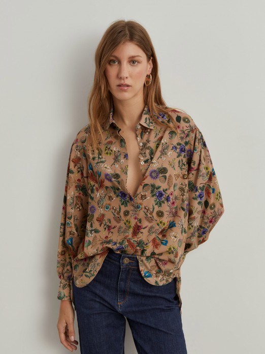 Camisa assimtrica com estampado floral